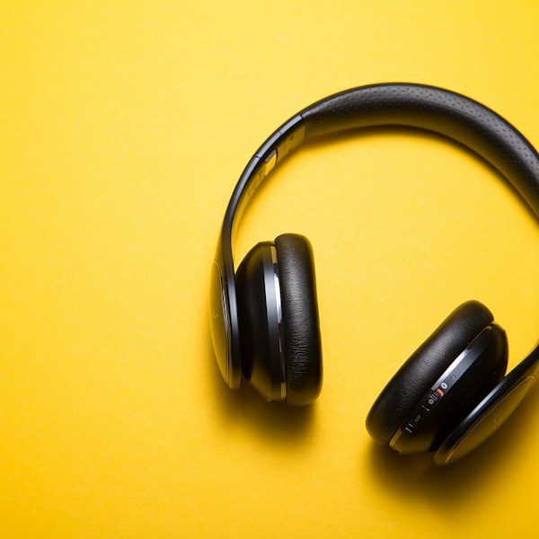 Wireless Over-Ear Hi-Fi Studio Headphones